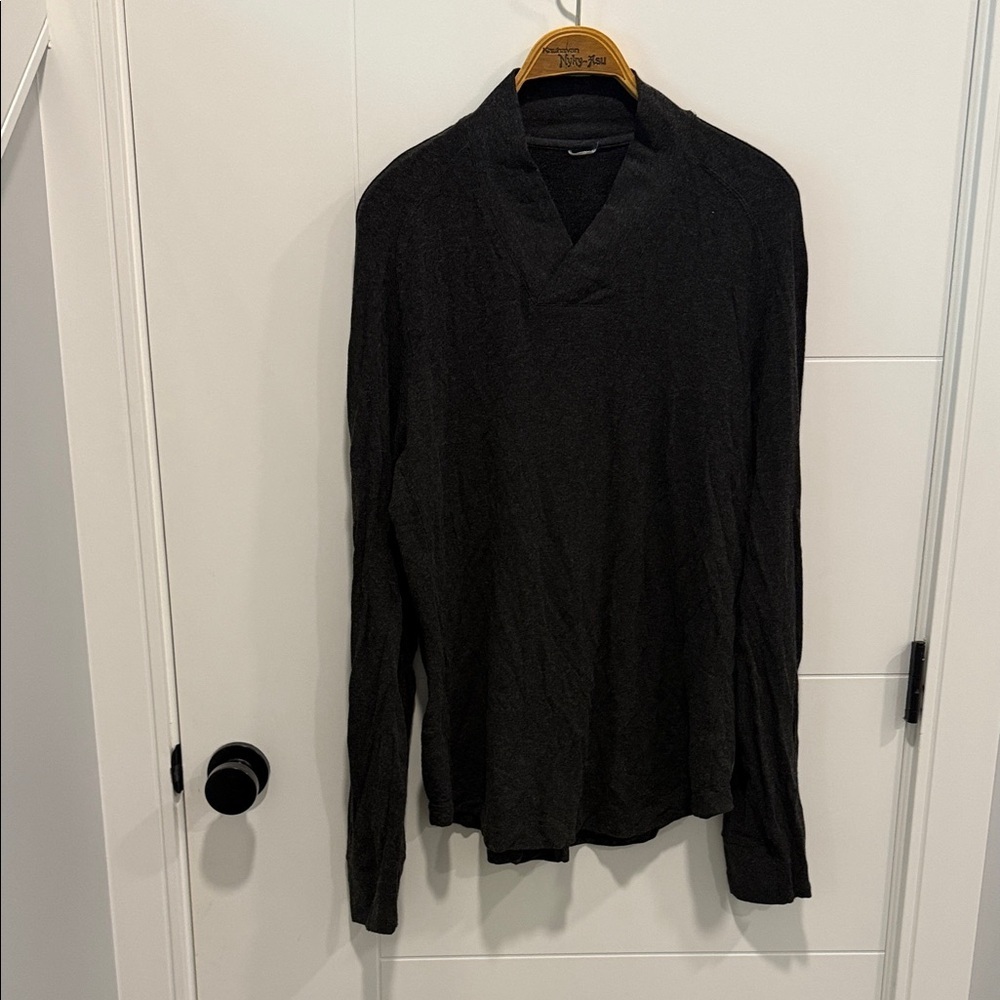 Black / gray long sleeve sweater shirt size medium